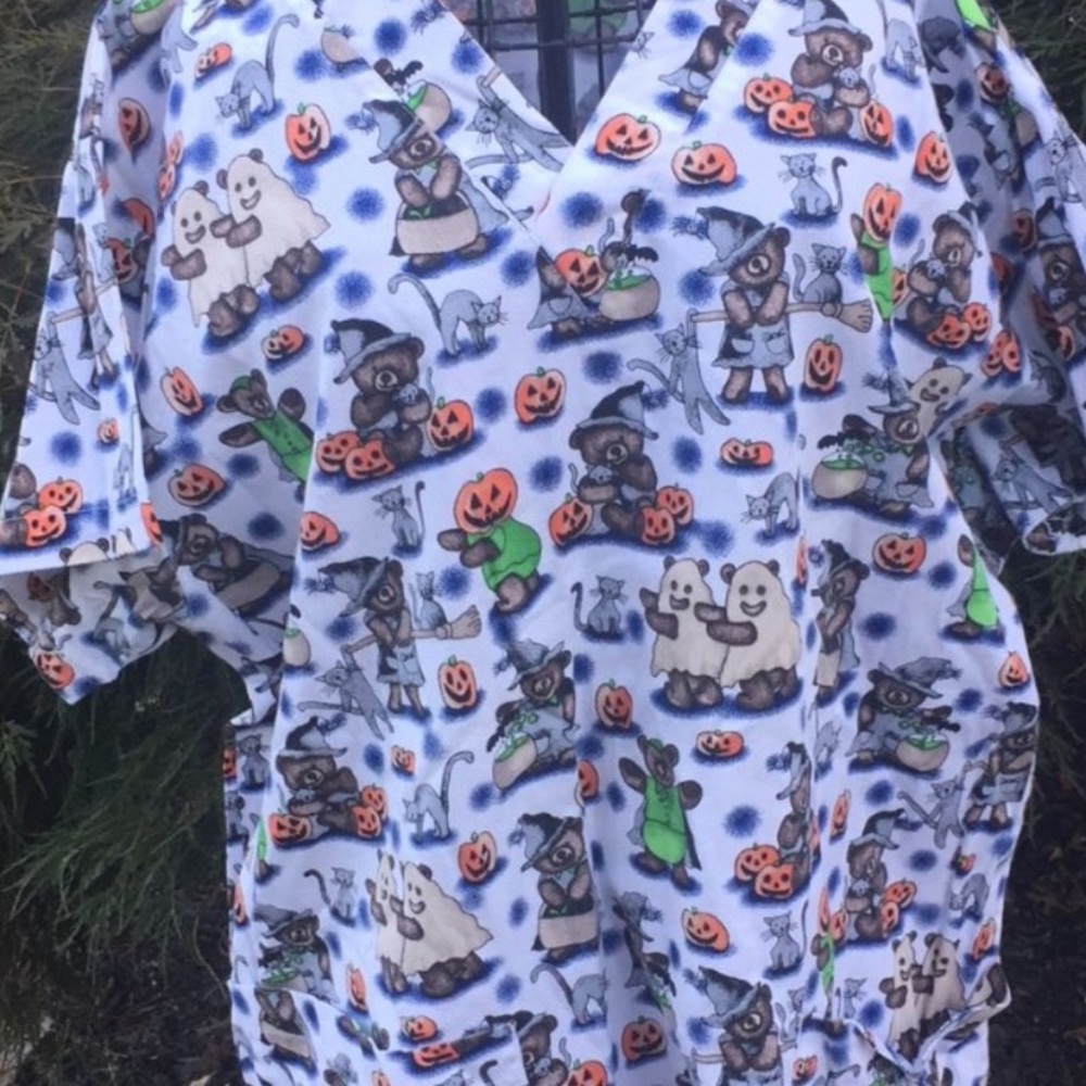 Comfy Cotton Scrub Top Halloween Print